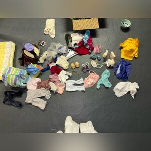 lot of about 30 American girl doll clothes and shoes and 4 dolls